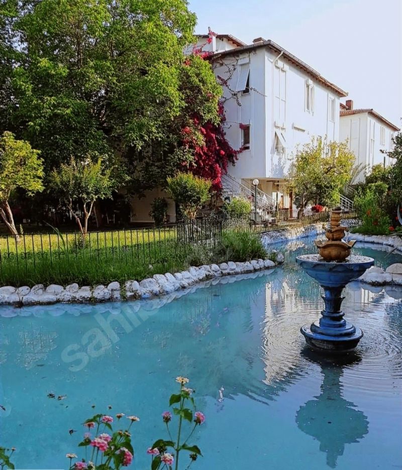 Hekimköy sitesinde villa bahçeli teraslı evime bayan ev arkadaşı ANTALYA
